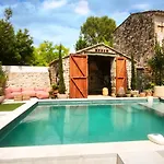 Charmante Maison Provencale Proche D'uzes Willa *