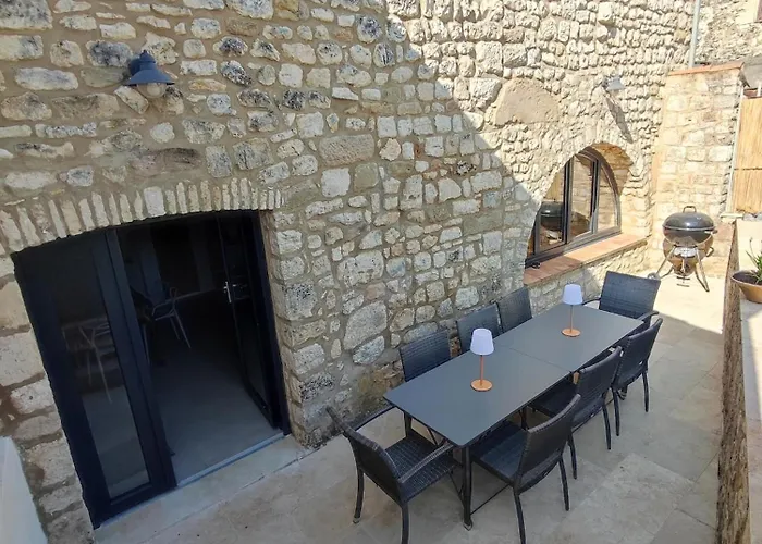 Charmante Maison Provencale Proche D'uzes 빌라